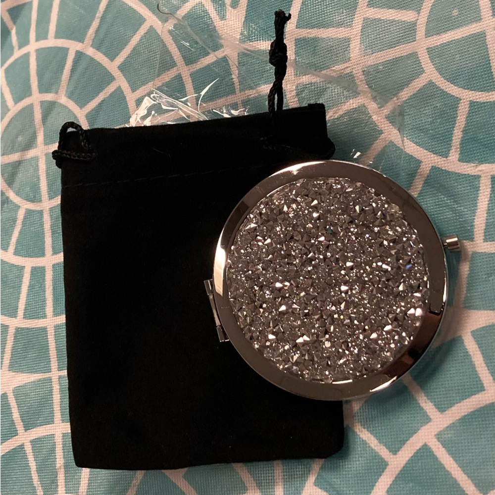 💛TODAY***$16***NWOT designer silver and rhinestone compact mirror.